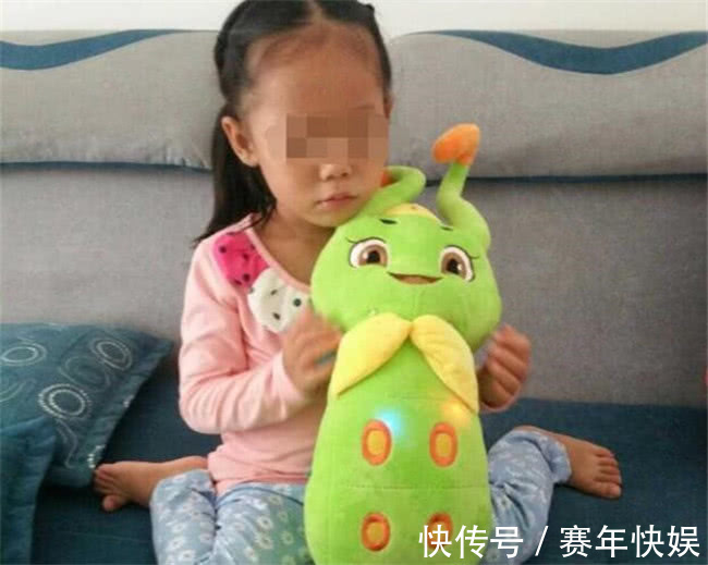 手机|5岁女儿打扰妈妈玩手机,她的做法毁了孩子一生,网友不配为母