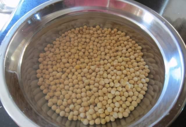 打豆浆时,牢记“1泡2煮3打”,豆浆香浓顺滑更细腻,早餐喝正好