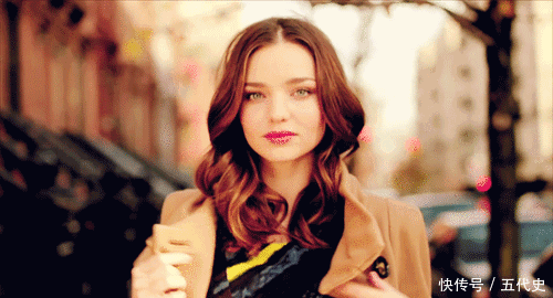 讲究的女人真会穿,用''马甲''混搭叠穿,拯救春天换季乱穿衣的尴尬