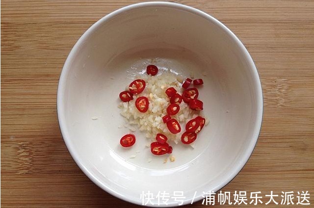 教你做一道凉拌菜，酸甜可口，下饭又下酒