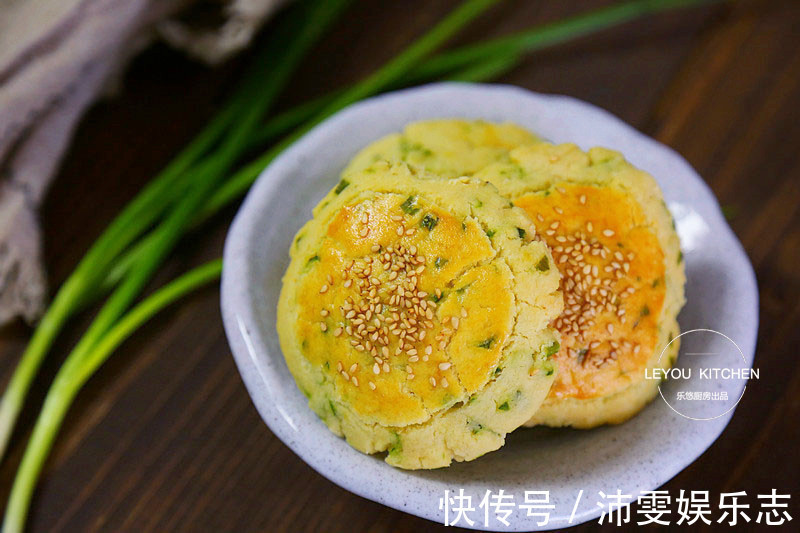 做法|看一眼就会的酥饼做法，一点糖没放，入口即化，比买的好吃许多