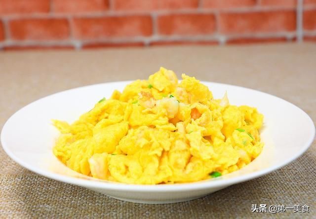 虾仁|虾仁炒蛋到底先炒鸡蛋还是虾仁，很多人都做错了，厨师长教你做法
