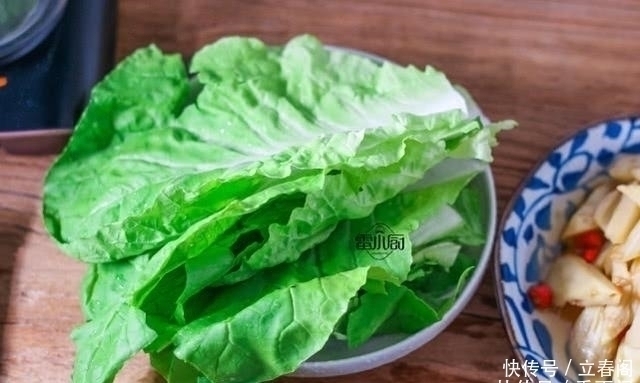 中午做了3个菜,成本不过12块钱,老公却吃嗨了,一人吃了半锅饭