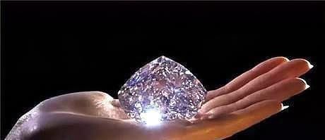  克拉|女工捡到160克拉宝钻，主动上交后还拒绝奖励，轰动国外