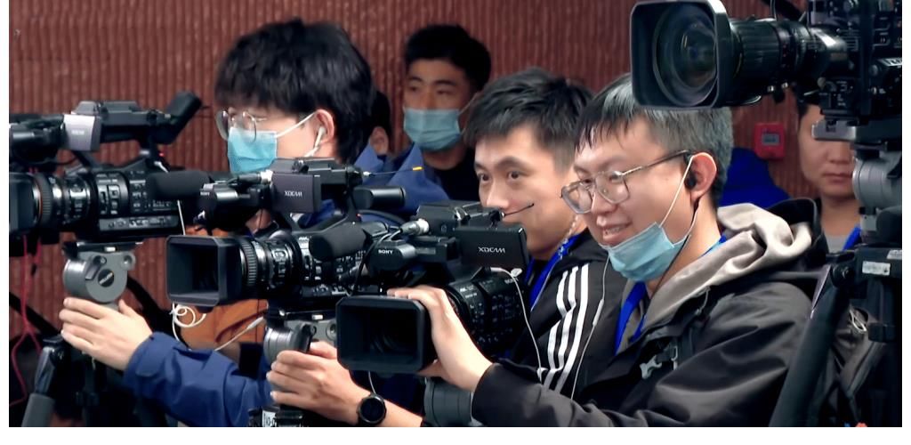 《五哈》《跑男》首次“梦幻联动”，听到陈赫的喊话，李晨泪目了