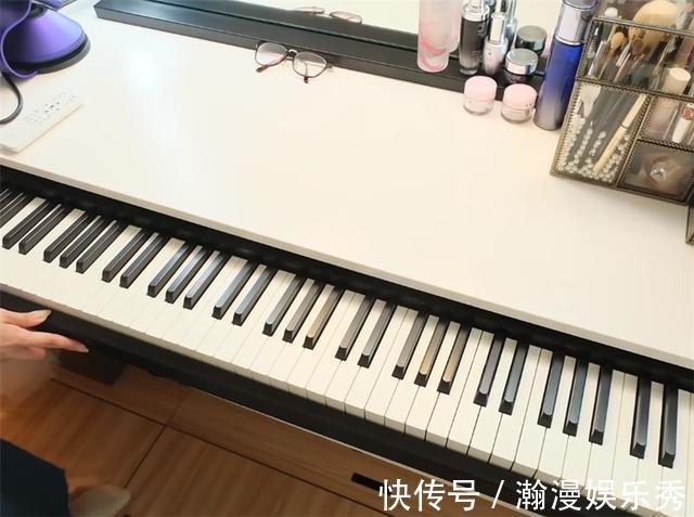 地台|香港年轻夫妻挤进20㎡“毫米房”,变出迷你两室一厅,网友:服了
