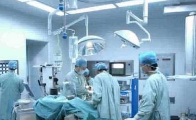 宝妈|宝宝刚出生就对妈妈“笑”,护士却猛扇一巴掌,事后宝妈连声道谢