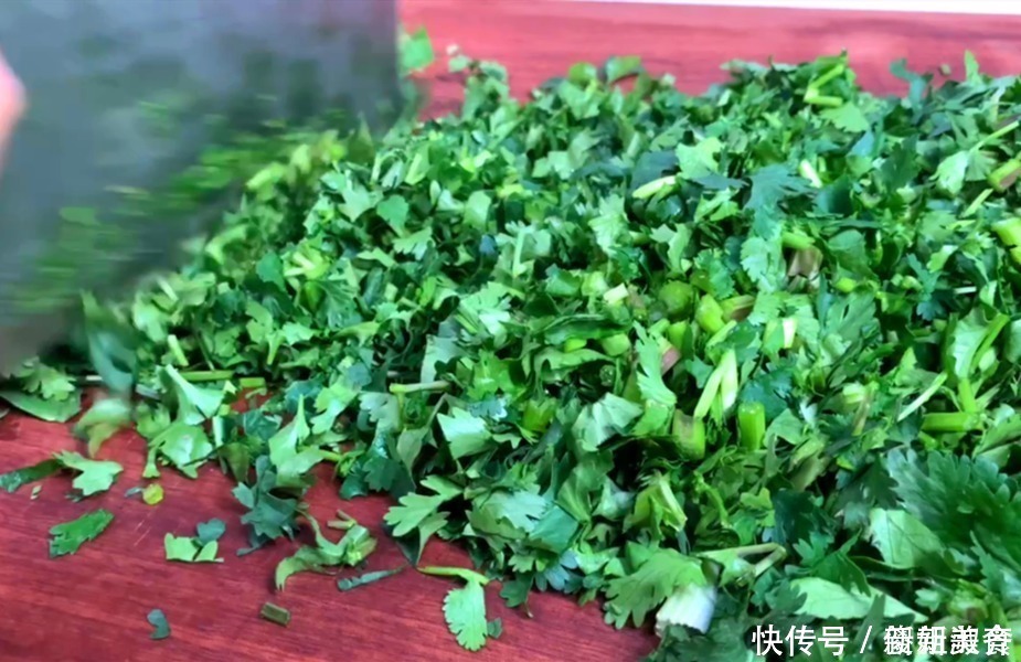 香菜别再放冰箱保存了,教你一招,芫荽一冬天都新鲜翠绿,很实用
