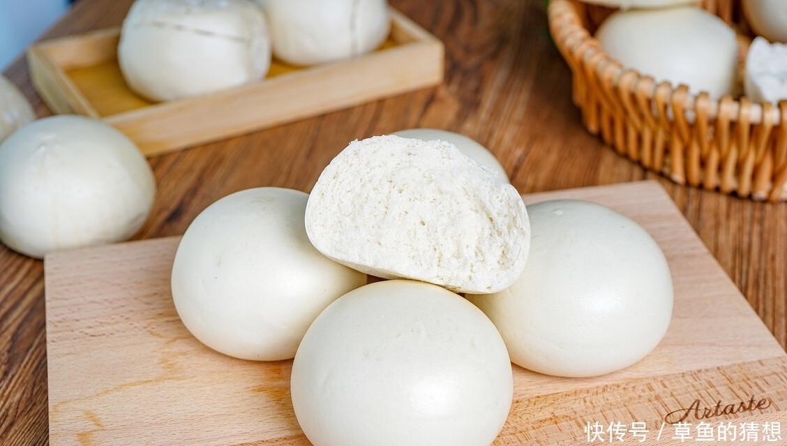 蒸馒头发面时,不要只会放酵母,记住2个窍门,面发得又快又好