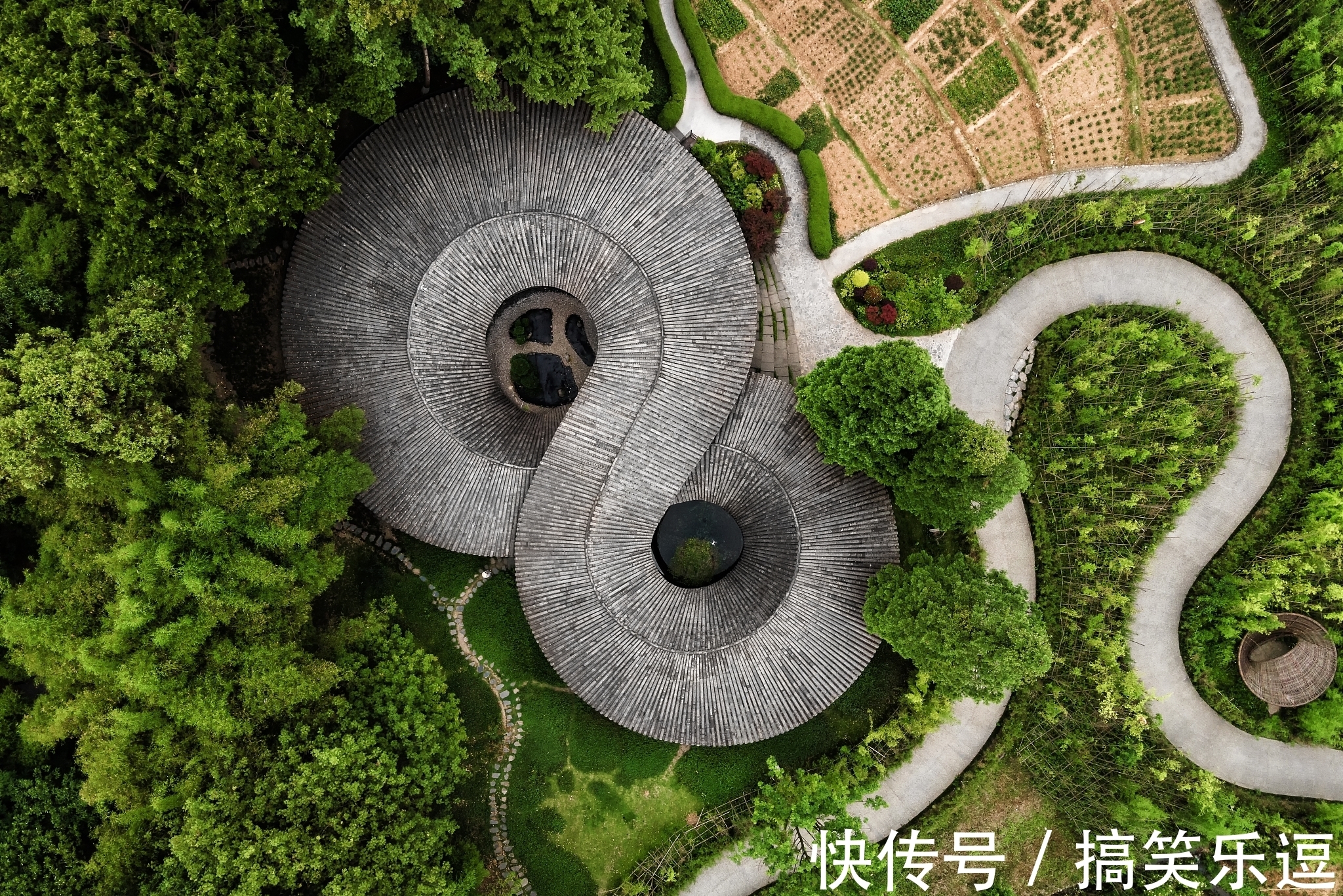 劲节&节入云霄虚若谷,榜称杰俊愧三竿。天府诗人《竹咏》诗词