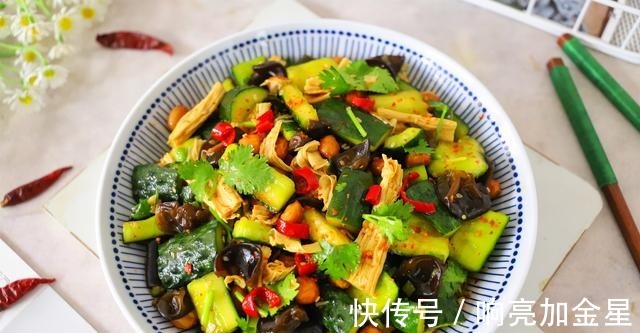 lsj|夏天就馋这菜,4种食材放一起,不炒不炖切好加料一拌,开胃解暑!