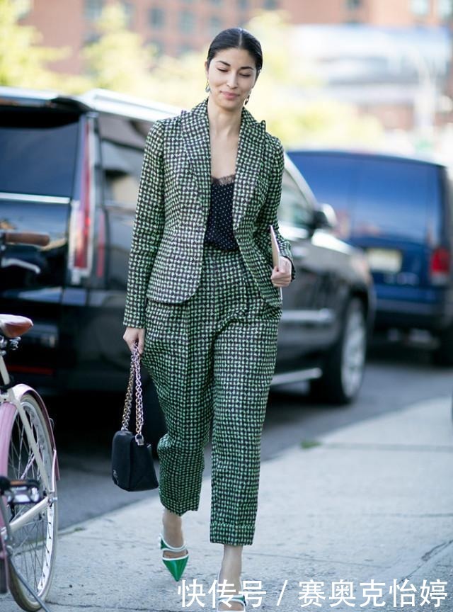 搭配|三四十岁的女人想要“年轻感”,记住这3个细节,优雅又不显老