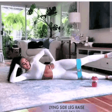 弹力|“苹果臀”混血颜女教练,95后胖妞训练判若两人,cosplay贼溜!