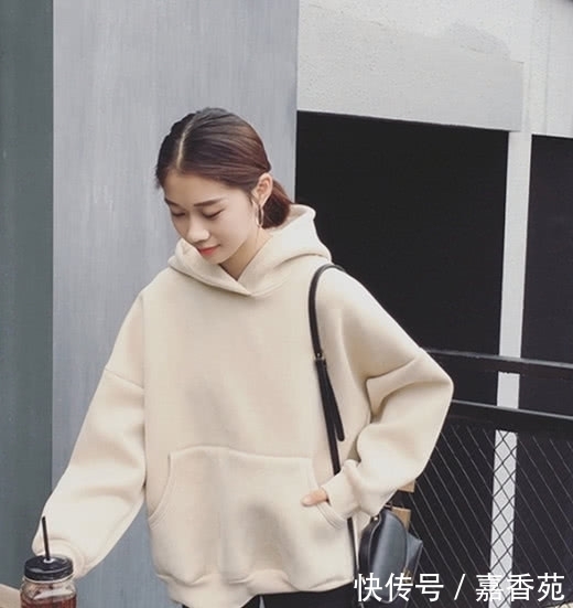 卫衣|减龄的卫衣,遇上这3款潮裤,展现个性与活力