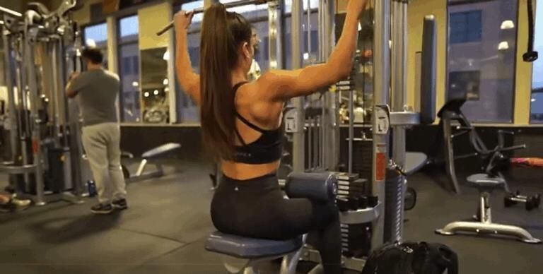 背部|哪些哑铃动作能代替引体向上在家多练这个动作，把背练得厚又宽