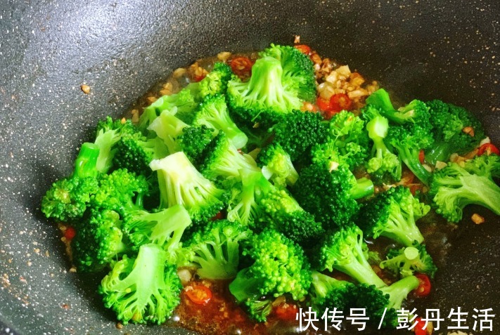 小米辣|夏天大鱼大肉易上火,这菜天天吃不腻,美白还减肥,比肉抢手多了