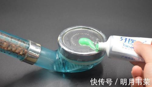 出水量|把牙膏挤到淋浴喷头上,一年能省下不少钱,解决了很多家庭的困扰