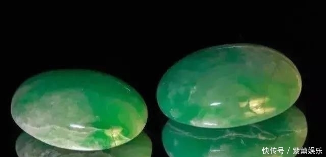 伟德国际怎么辨别真假翡翠戒指