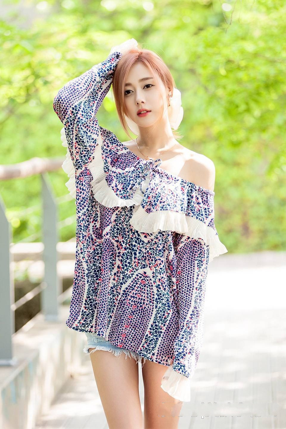 仙气飘飘|小姐姐仙气飘飘的白色连衣裙, 宛如仙女一般美丽