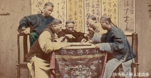 晚清|晚清真实老照片:5个穷人吃饭只有2个菜,儒雅书生聚会斗棋!