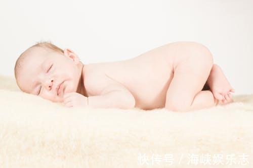睡眠周期|宝宝抱着就睡得很香,一放床就醒,为什么2个方法帮助纠正