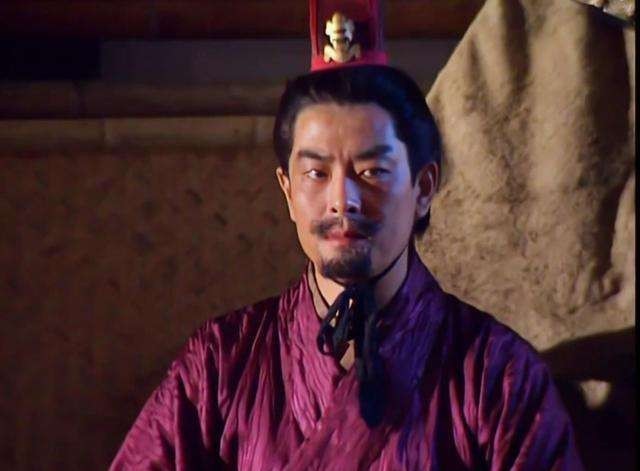 张昭|他在东吴地位比肩周瑜，敢让孙权低头认错，最后结局很可惜