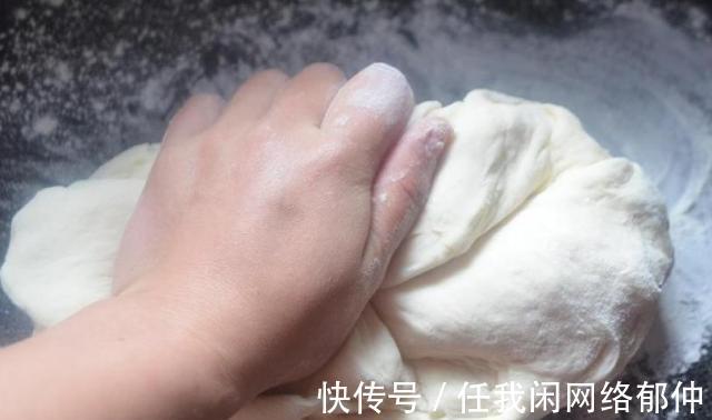 不要傻傻用酵母发面了，只需用它2分钟，做出馒头又发又好吃的