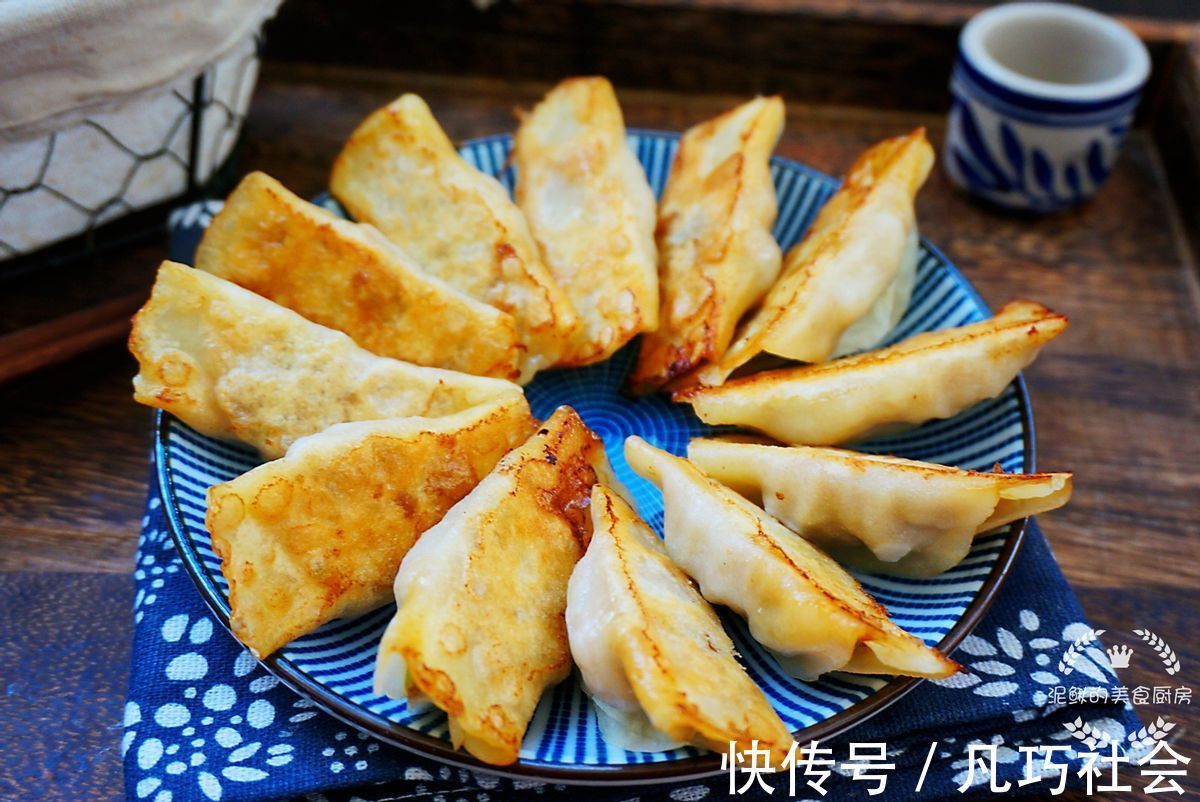 芹菜锅贴|又香又脆的牛肉芹菜锅贴,美味可口,制作简单