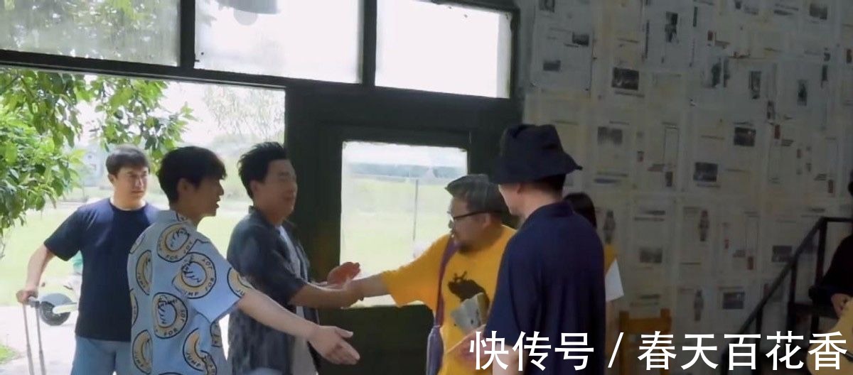 张艺兴|张艺兴认真读管理书籍，反遭“下头”式指点，请停止对他人的说教！