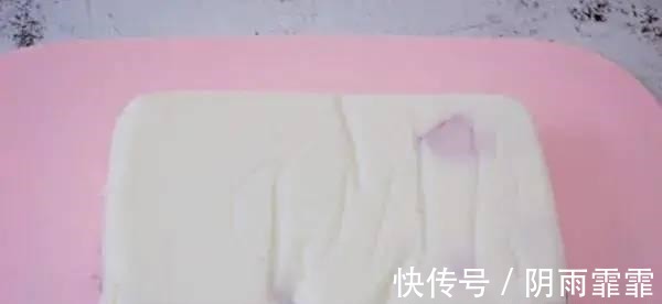 酸奶草莓冻这样做！简单4步不蒸不烤，一个奶锅就能做！