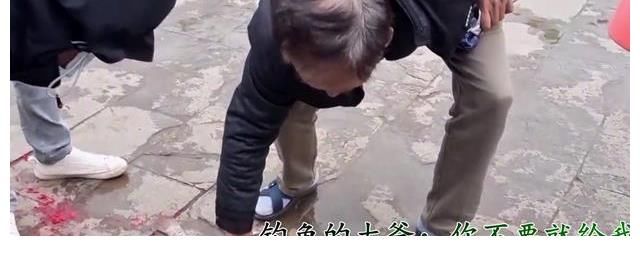 钓鱼人|钦州河道出现大型龙鱼，被钓鱼人钓起，钓鱼人：已经冻死了