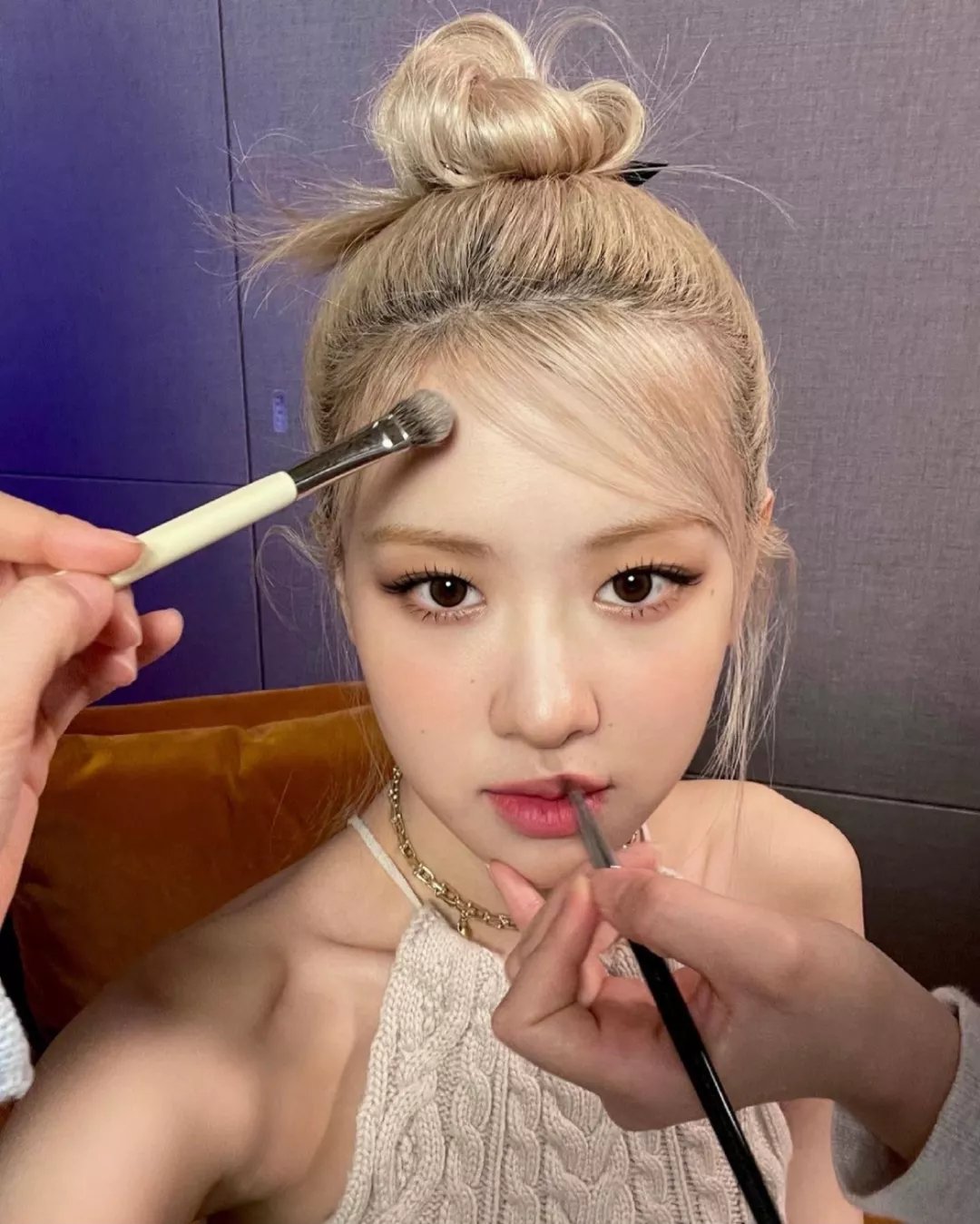 肿眼泡小肉脸，来跟Rosé学化妆