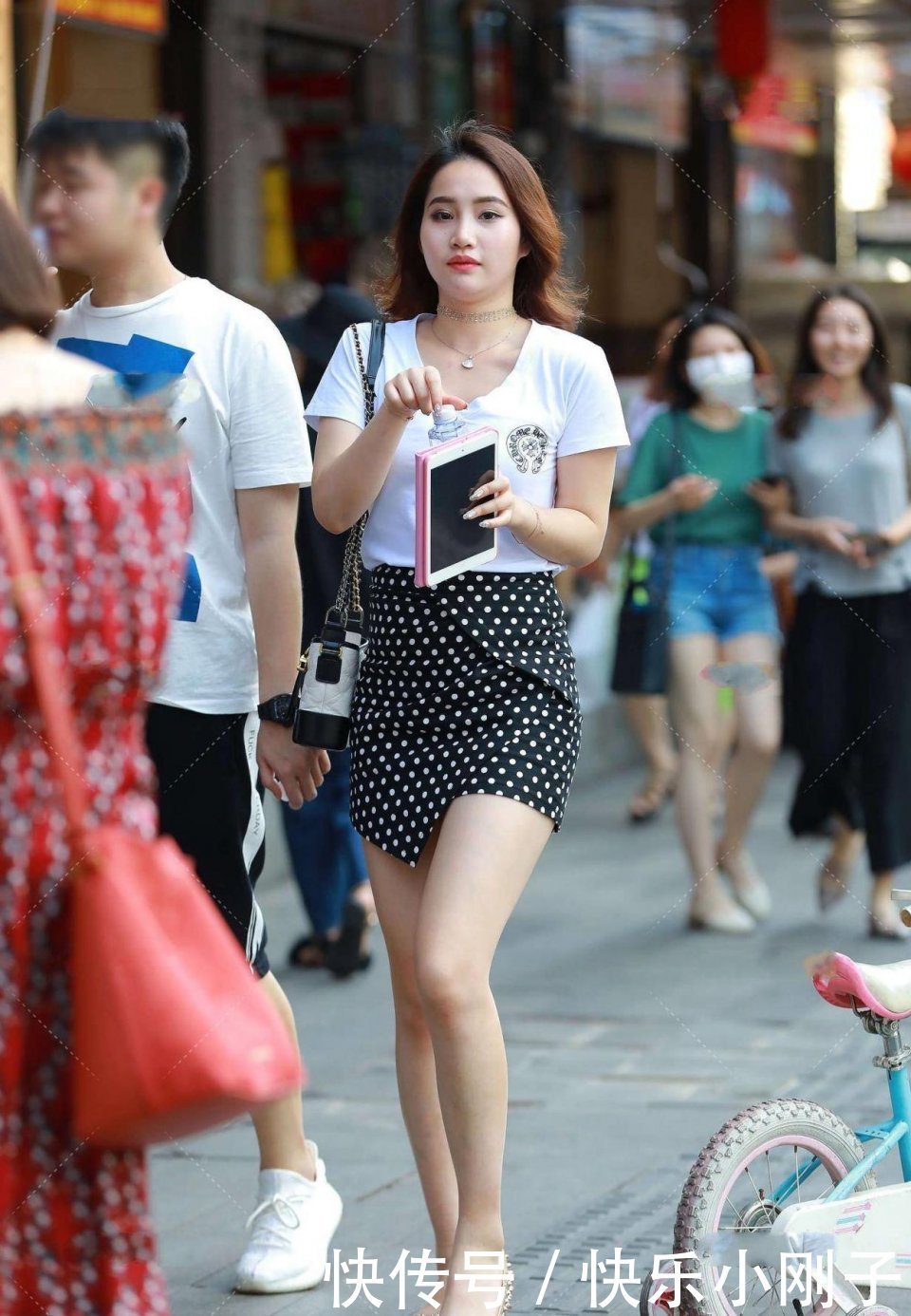 波点|很有气质的80后辣妈，爸爸说她喜欢！妈妈答应过年带她回老家