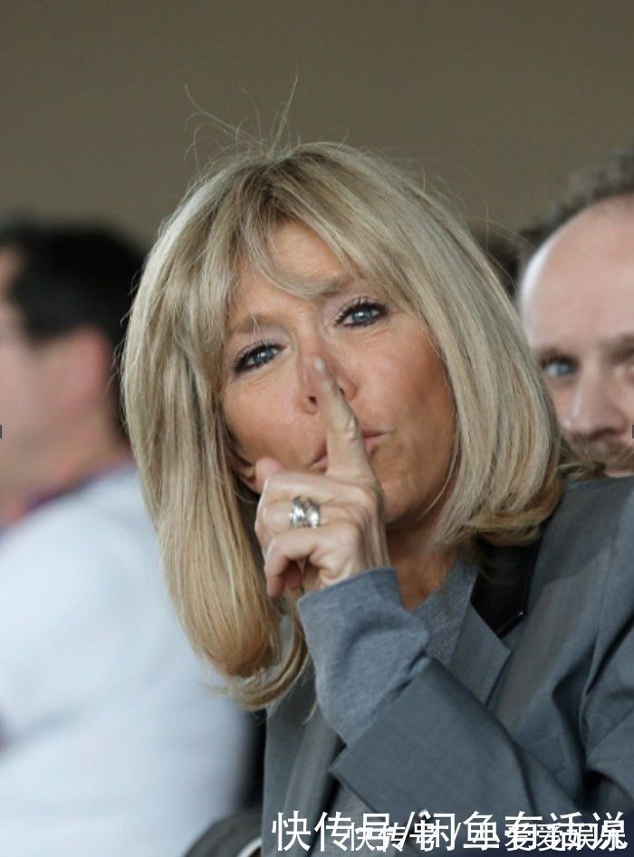 夫人|法国夫人终于扎起“鸡窝头”,换个发型变精致,值得妈妈们借鉴