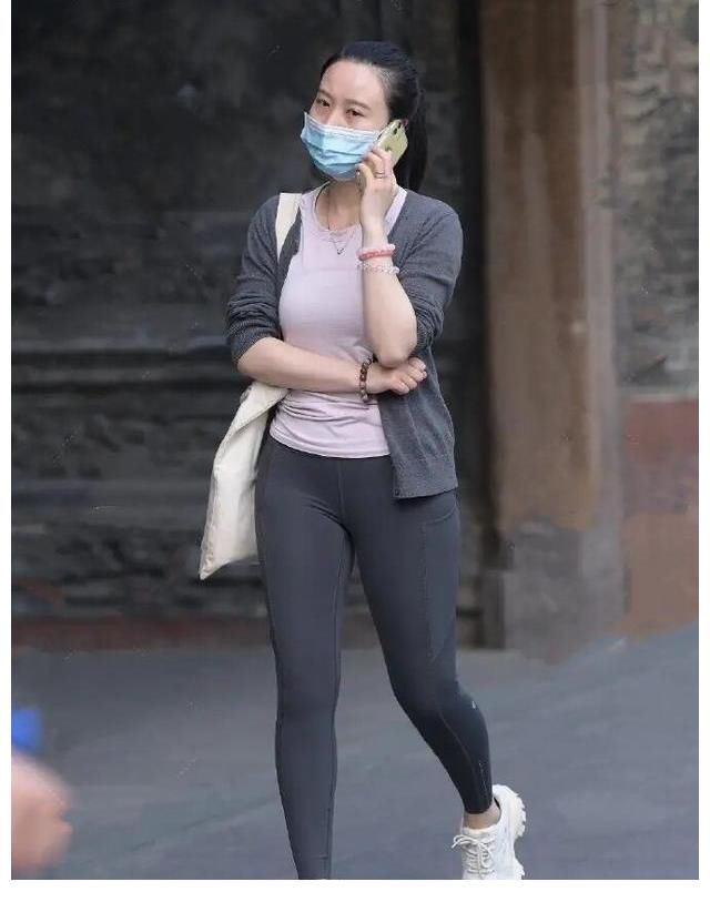 打底裤 气质的打底裤穿搭,修饰出的身材更显苗条