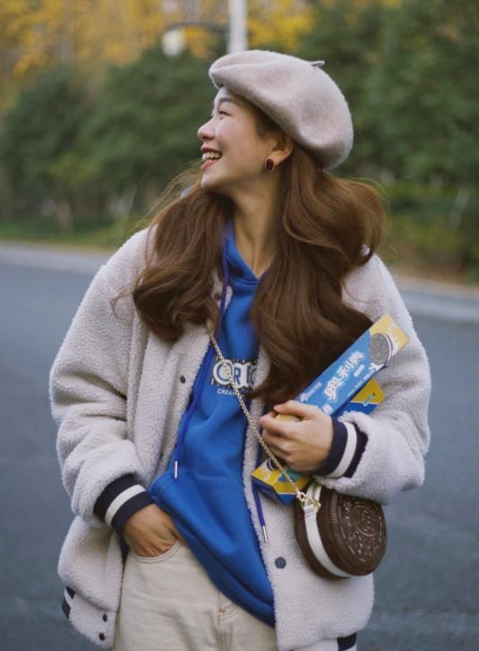 浅色系 今年流行穿“毛绒”外套,保暖时髦又减龄,随便穿穿都洋气