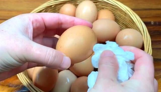 腌咸鸡蛋,只放盐就大错特错多加这2步,7天就能吃,起沙又流油