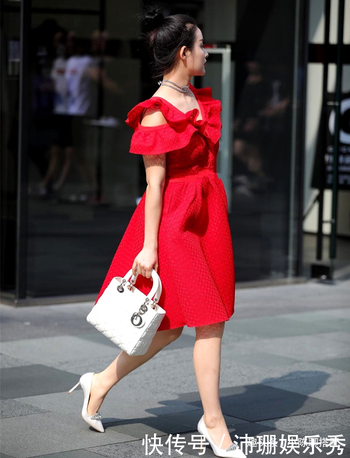 女包|40岁女人背包包,3类包包要少用,上不了台面又很丢面子