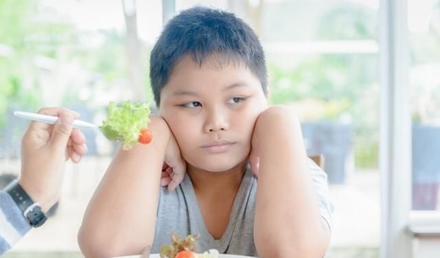 脾胃|7岁孩子出现积食,家长发现3处端倪,调理后身高135cm