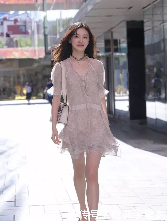 仙气|芙蓉不及美人妆,水殿风来珠翠香,连衣短裙演绎的仙气飘飘穿搭