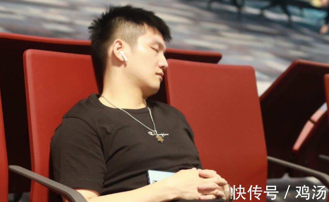 劉國梁|2-4！王楚欽深夜輸給樊振東，含淚祝福：他將世界杯5連冠！