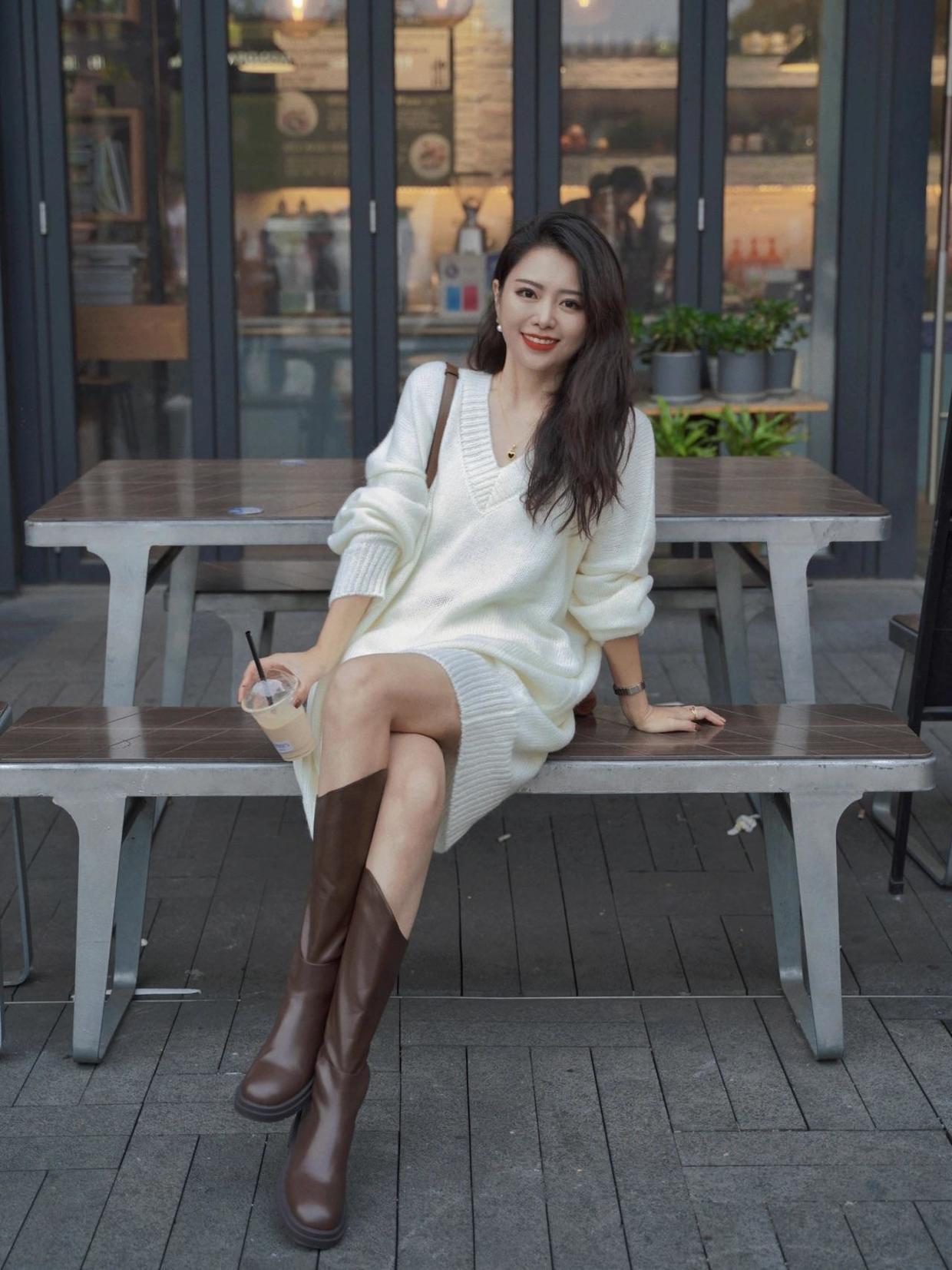 造型 今年也流行针织连衣裙,这几位时髦精都在穿,提升气质又温暖优雅