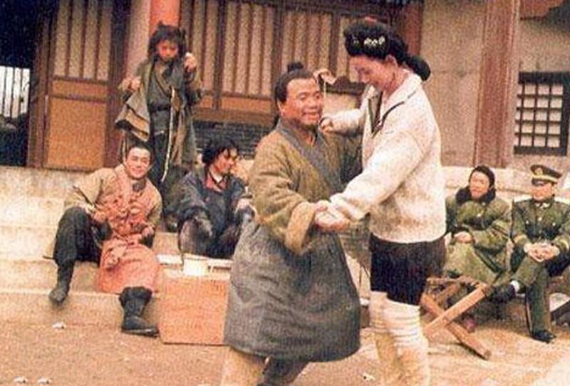 《水浒传》罕见老照片潘金莲和武大郎跳探戈,图4让人忍俊不禁