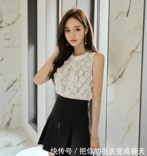 穿搭|美女穿搭：白色无袖蕾丝上衣，精美图案，公主范十足啊
