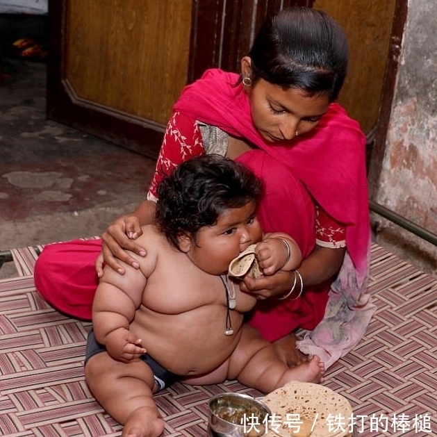 父母|直击印度巨型“女神童”,一岁的她吃穷父母,父亲对她又爱又怕!