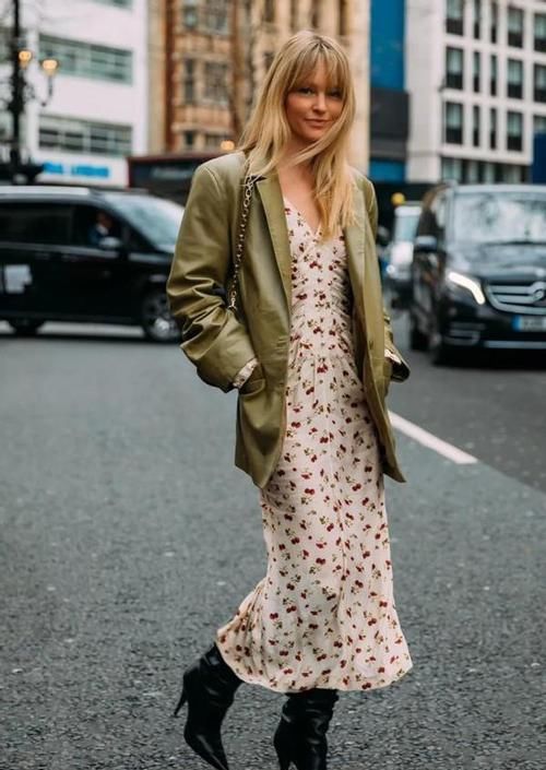 ?西装+裙子，风衣+裙子，今春这么穿也太好看了