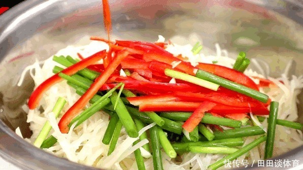 脆嫩|凉拌土豆丝,先焯水就错了,记住这4个步骤,简单开胃,脆嫩爽口