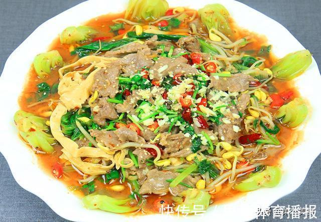 配菜|水煮牛肉要不要先腌制，厨师长告诉你正确做法，香辣鲜嫩又下饭