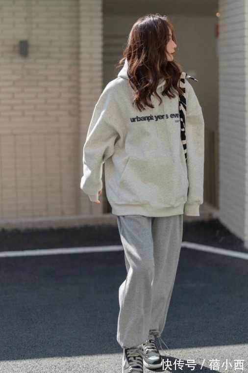 粉色 春天穿“卫衣”认准这4种高级色,显白时髦不撞衫,随便搭都好看