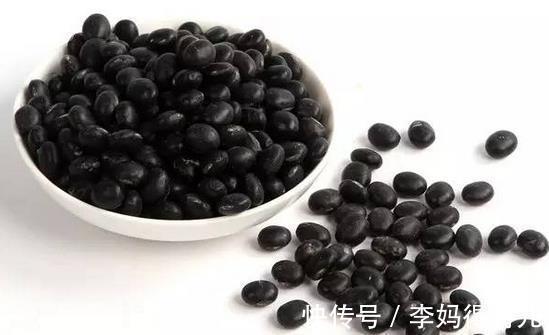 疾病|从8月3日起,抓一把黑豆煮水喝,10大疾病通通都赶跑,功效神奇!